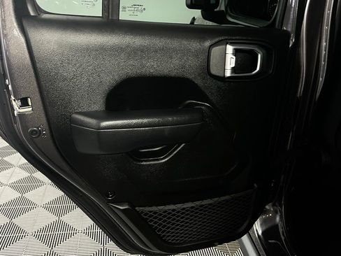 Used 2025 Jeep Wrangler Unlimited Rubicon image 33