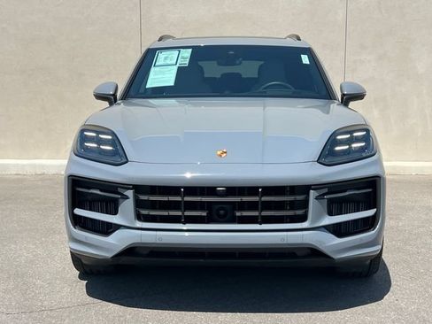 Used 2025 Porsche Cayenne S AWD/4WD image 3