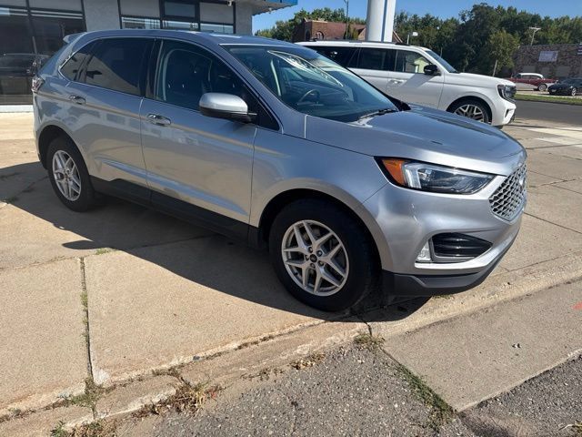 Used 2023 Ford Edge SEL w/ Convenience Package AWD/4WD image 3