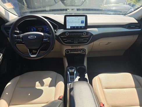 Used 2022 Ford Escape SEL w/ Technology Package FWD image 18