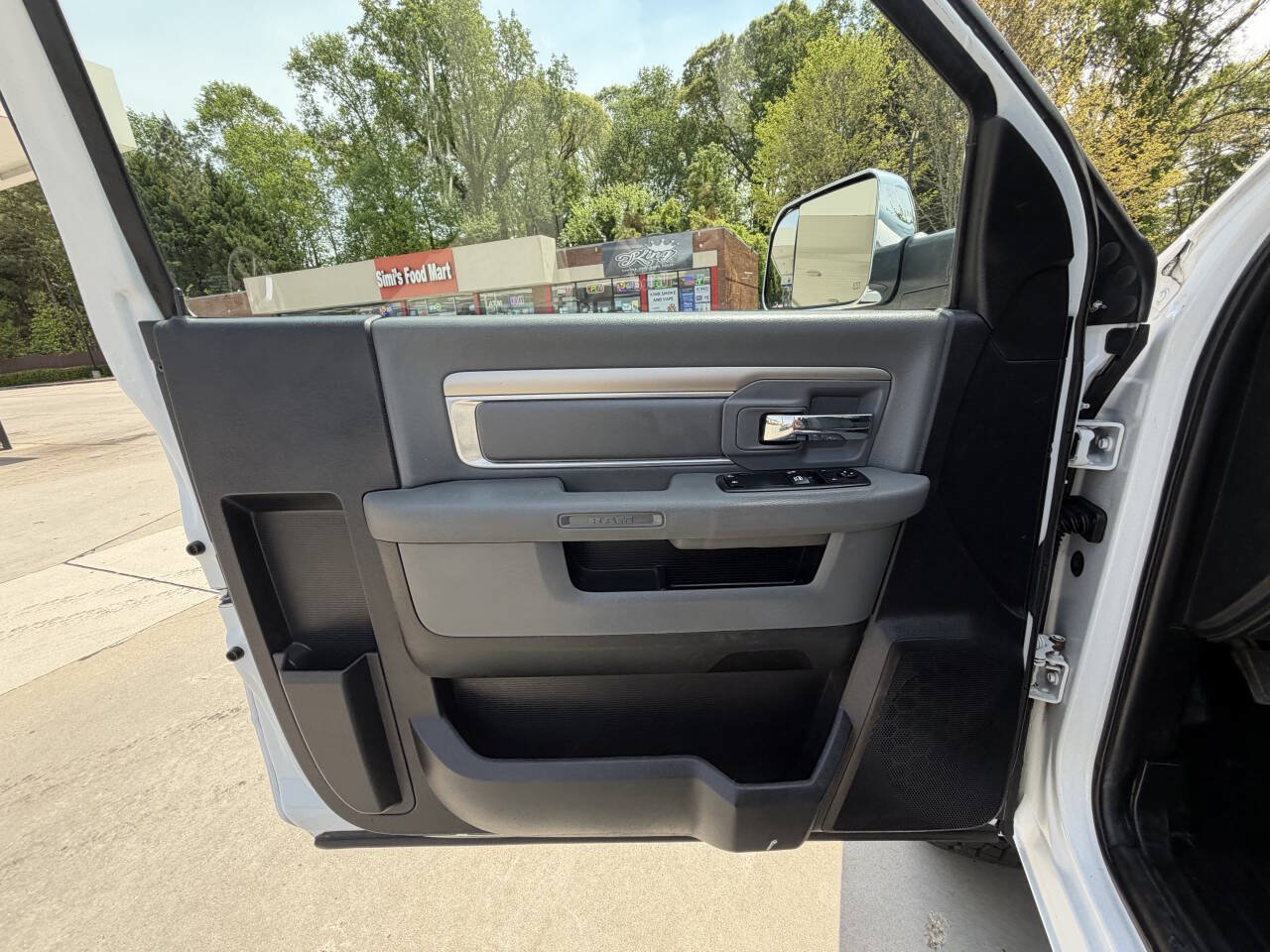 Used 2014 RAM 3500 SLT AWD/4WD image 9