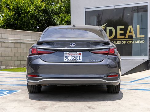 Used 2022 Lexus ES 300h w/ Accessory Package FWD image 14