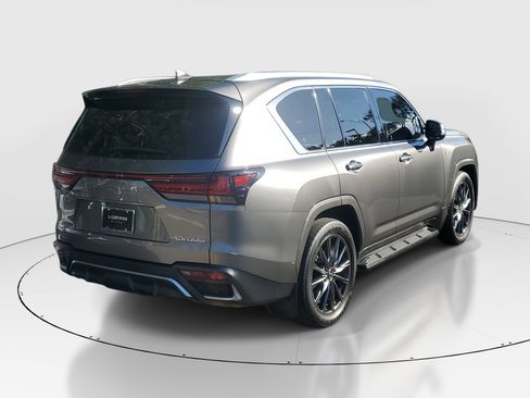 Used 2024 Lexus LX 600 F Sport image 7