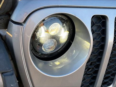 Used 2020 Jeep Gladiator Sport w/ Quick Order Package 24S AWD/4WD image 30