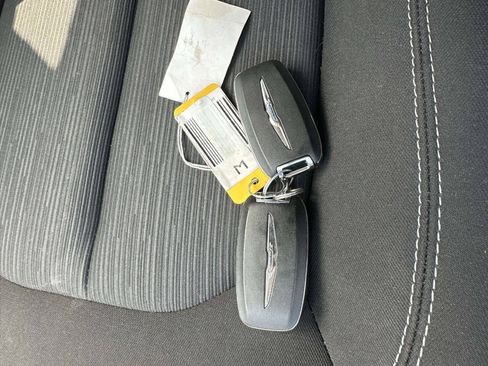 Used 2022 Chrysler Voyager LX FWD image 41