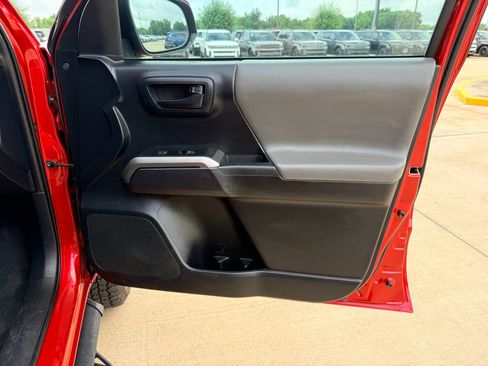 Used 2019 Toyota Tacoma SR5 RWD image 15