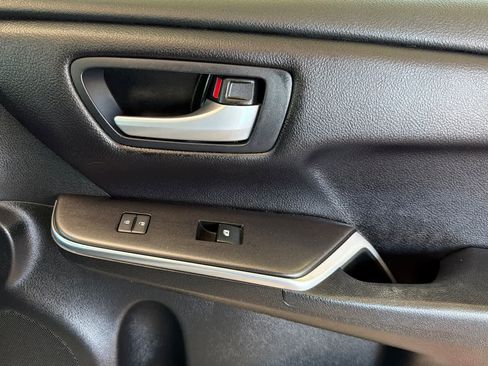 Used 2017 Toyota Camry SE FWD image 17