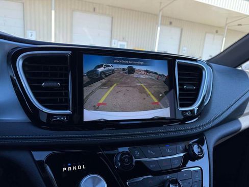 New 2026 Chrysler Pacifica Limited image 34