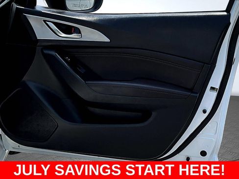 Used 2018 MAZDA MAZDA3 Touring FWD image 31