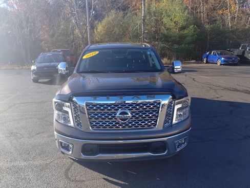 Used 2019 Nissan Titan SL w/ Chrome Package image 8
