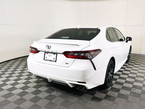 Used 2022 Toyota Camry SE w/ Convenience Package FWD image 3
