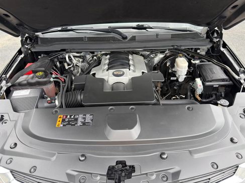Used 2018 Cadillac Escalade Luxury RWD image 38