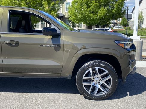 Used 2023 Chevrolet Colorado Z71 w/ Z71 Convenience Package 2 AWD/4WD image 8