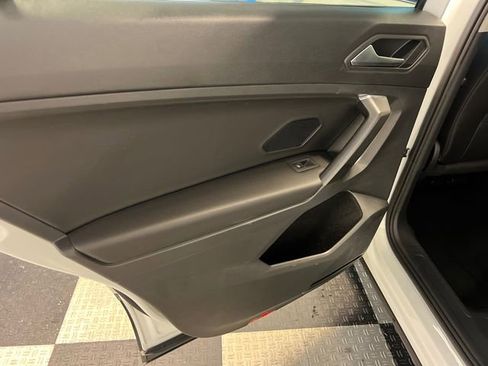 Used 2021 Volkswagen Tiguan SE FWD image 17