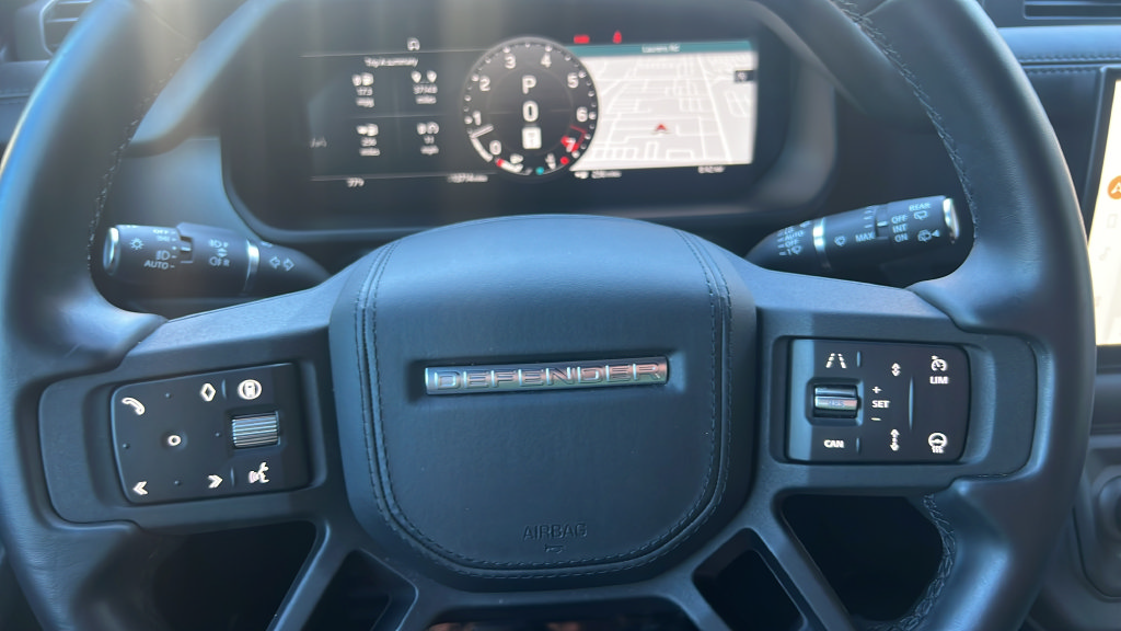 Used 2025 Land Rover Defender 110 X AWD/4WD image 31