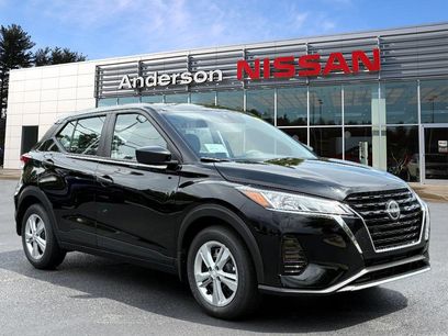 New 2025 Nissan Kicks S