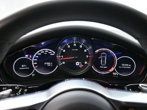 Used 2018 Porsche Panamera 4S image 9