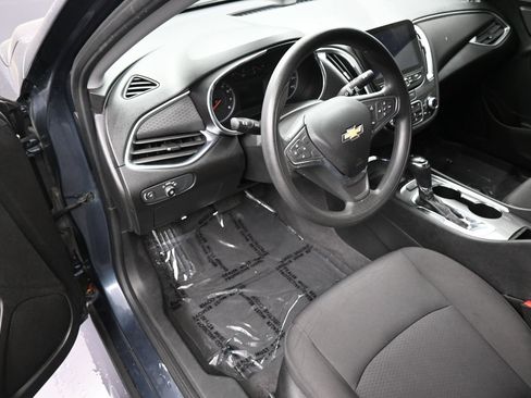 Used 2019 Chevrolet Malibu LT FWD image 12