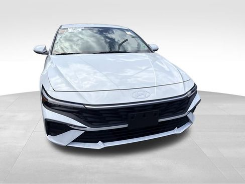 Used 2024 Hyundai Elantra SEL FWD image 7