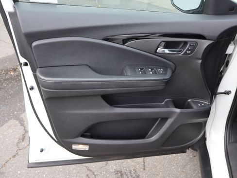 Used 2020 Honda Pilot Touring image 17
