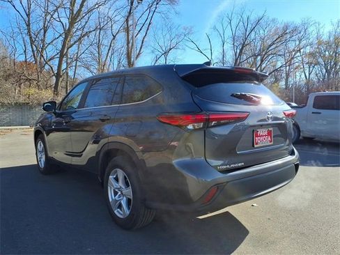 Certified 2023 Toyota Highlander L image 5