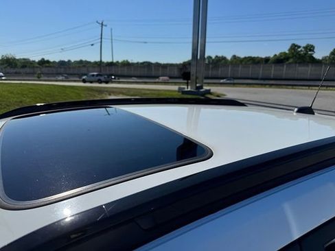 Used 2025 Chevrolet Trax RS w/ Sunroof Package image 4