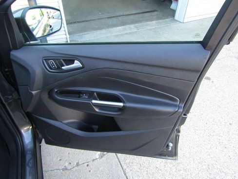 Used 2017 Ford Escape SE AWD/4WD image 29