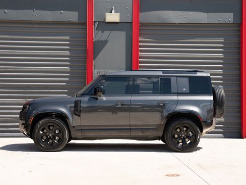 Used 2022 Land Rover Defender 110 X-Dynamic SE AWD/4WD image 5
