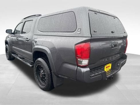 Used 2017 Toyota Tacoma TRD Sport w/ Tow Package image 5