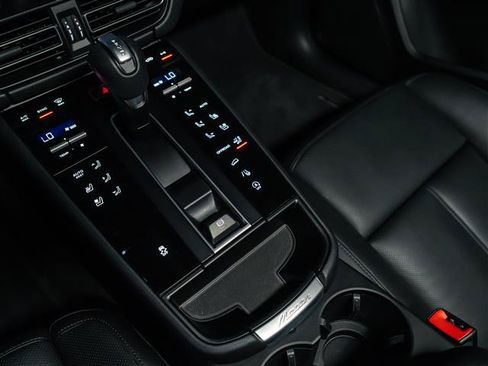Certified 2026 Porsche Macan AWD/4WD image 25