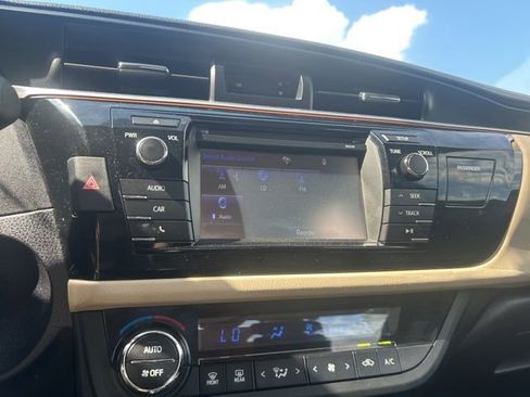 Used 2015 Toyota Corolla LE FWD image 20