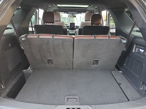 Used 2022 Ford Explorer Platinum w/ Equipment Group 601A image 13