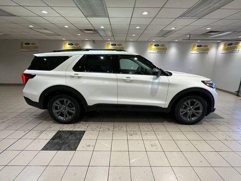 New 2026 Ford Explorer Active w/ Active Comfort Package image 3