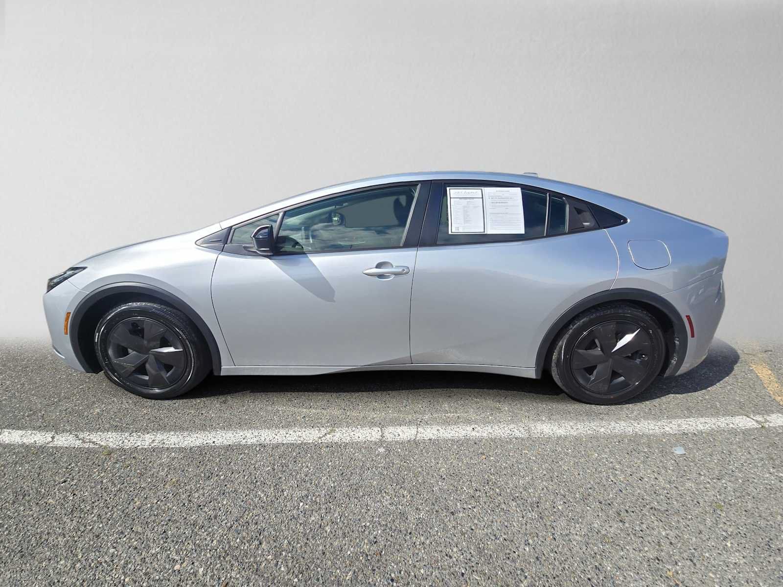 Certified 2025 Toyota Prius LE FWD image 6