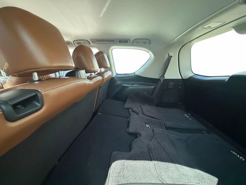 Used 2018 INFINITI QX80 4WD w/ Deluxe Technology Package image 11