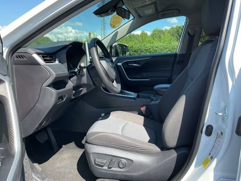 Used 2025 Toyota RAV4 XLE AWD/4WD image 19