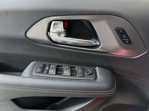 New 2026 Chrysler Pacifica Select image 17