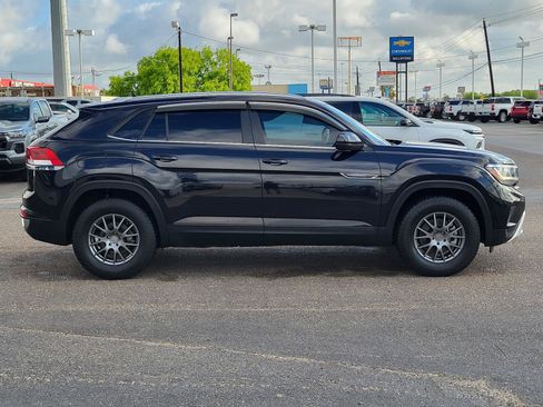 Used 2023 Volkswagen Atlas Cross Sport SE FWD image 6