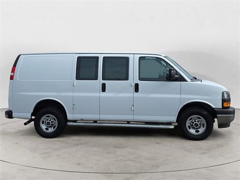 Used 2024 GMC Savana 2500 w/ Driver Convenience Package image 6