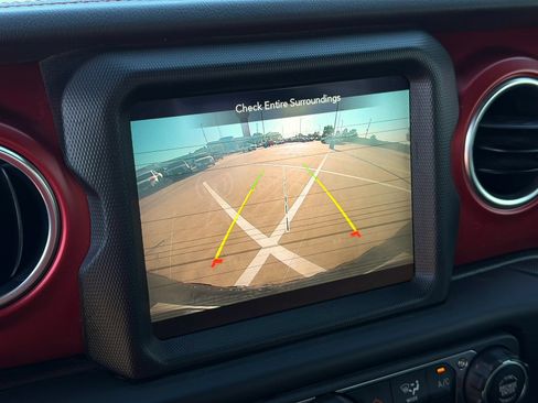 Used 2023 Jeep Wrangler Unlimited Rubicon AWD/4WD image 17