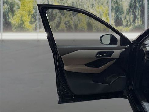 Used 2025 Nissan Rogue SV FWD image 20