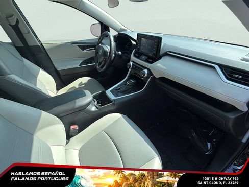 Used 2022 Toyota RAV4 XLE Premium AWD/4WD image 29