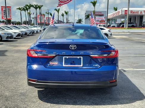 Used 2025 Toyota Camry LE w/ Convenience Package image 10