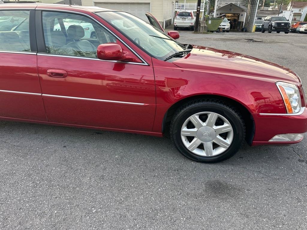 Used 2006 Cadillac DTS w/ Trunk Convenience Package FWD image 37
