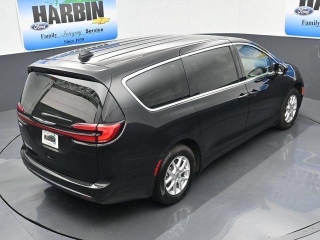 Used 2024 Chrysler Pacifica Touring-L FWD image 25