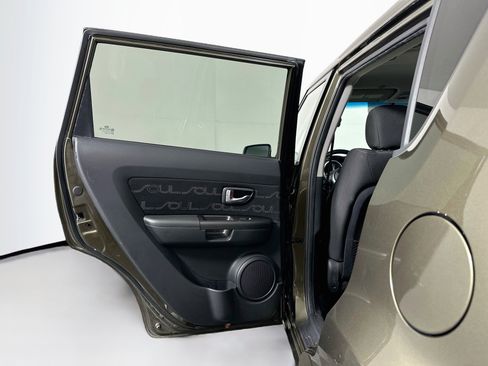 Used 2013 Kia Soul + w/ Audio Pkg FWD image 25