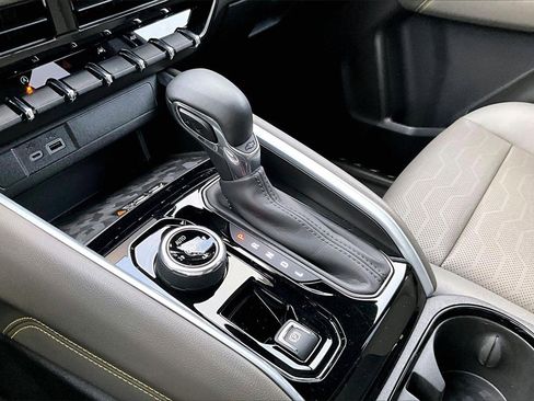 Used 2023 Chevrolet Colorado ZR2 w/ ZR2 Convenience Package III image 31