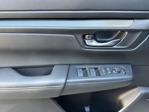 Used 2025 Honda CR-V LX image 8