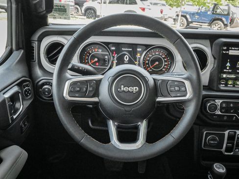 Used 2023 Jeep Gladiator Overland AWD/4WD image 18