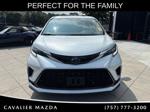 Used 2023 Toyota Sienna XSE w/ Protection Package (TMS) AWD/4WD image 2